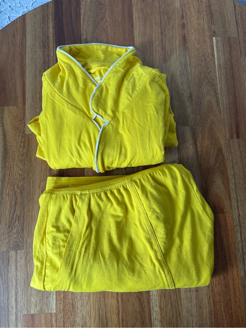 American Eagle Outfitters Yellow Short-Sleeve Piped Pajama pair top & shorts - Picture 6 of 12